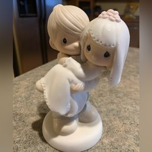 🎀3/$25🎀 Precious Moments figurine.  Bless You Two.  EUC.